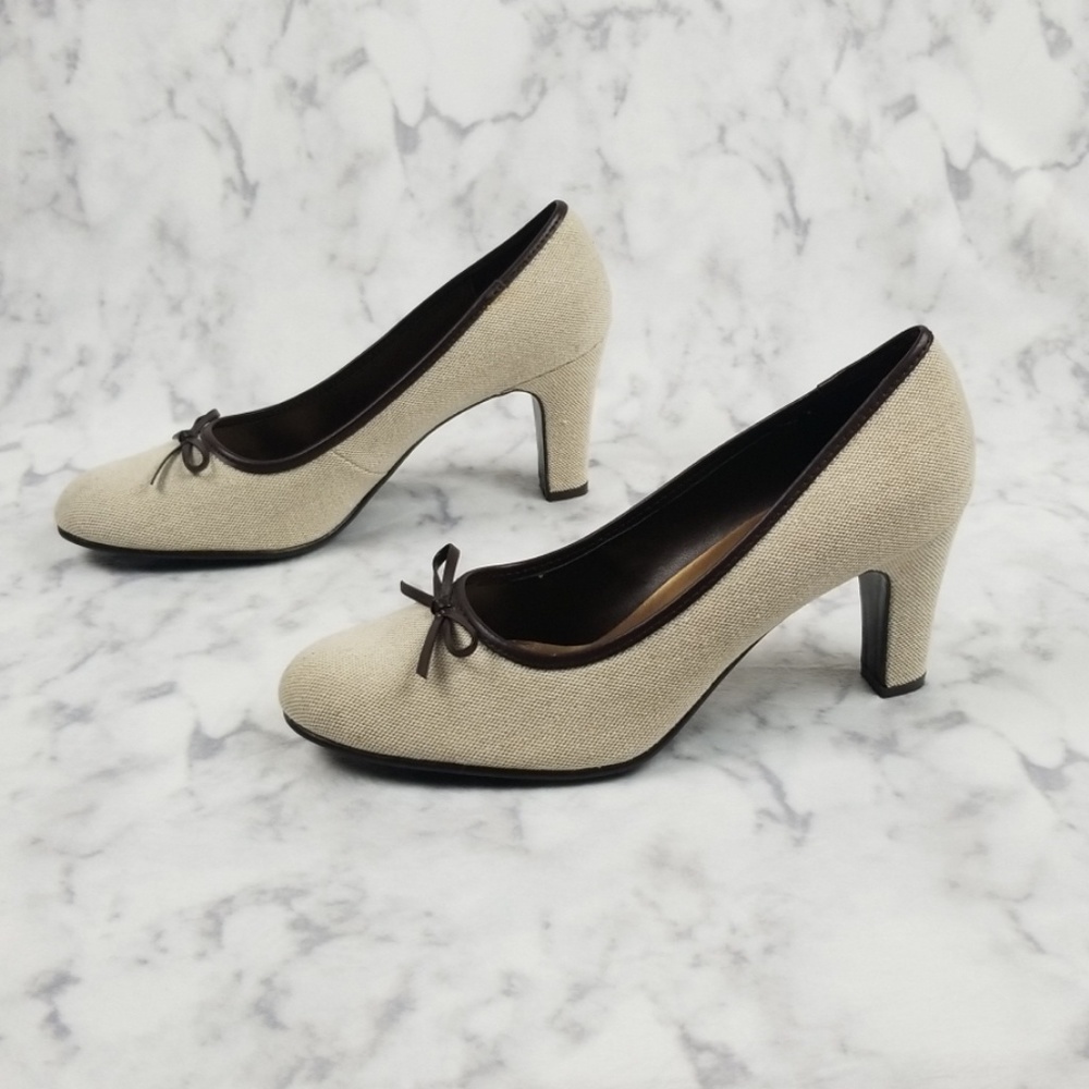 Predictions Beige pumps with Bow 3" heel size 10W